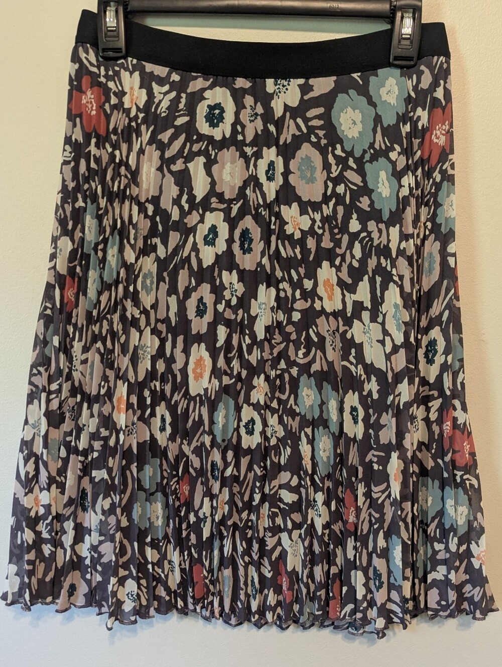 LOFT Floral Flowy Pleated Knee-Length Skirt